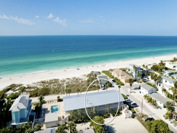 Holmes Beach 2 Bedroom Beach Front Vacation Rental Sleeps 4